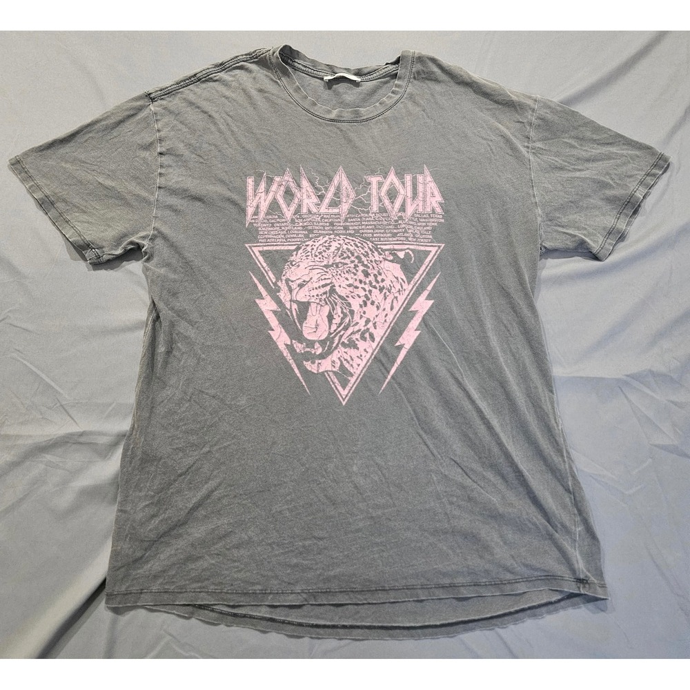 Unbranded Graphic Tee Unisex M/L Gray Pink World Tour Leopard Distressed